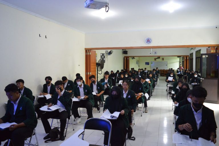 Universitas Pertiwi dengan SMK Tiara Nusa Bekerjasama Dalam Pelaksanaan Tes TOEIC