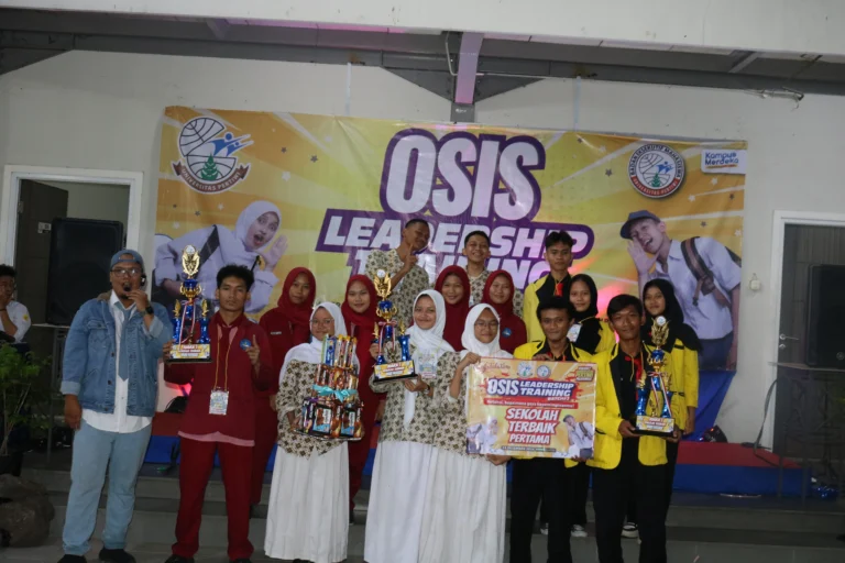 Siswa-Siswi Terbaik Dalam Kegiatan Osis Leadership Traininig Se-Jabodetabek