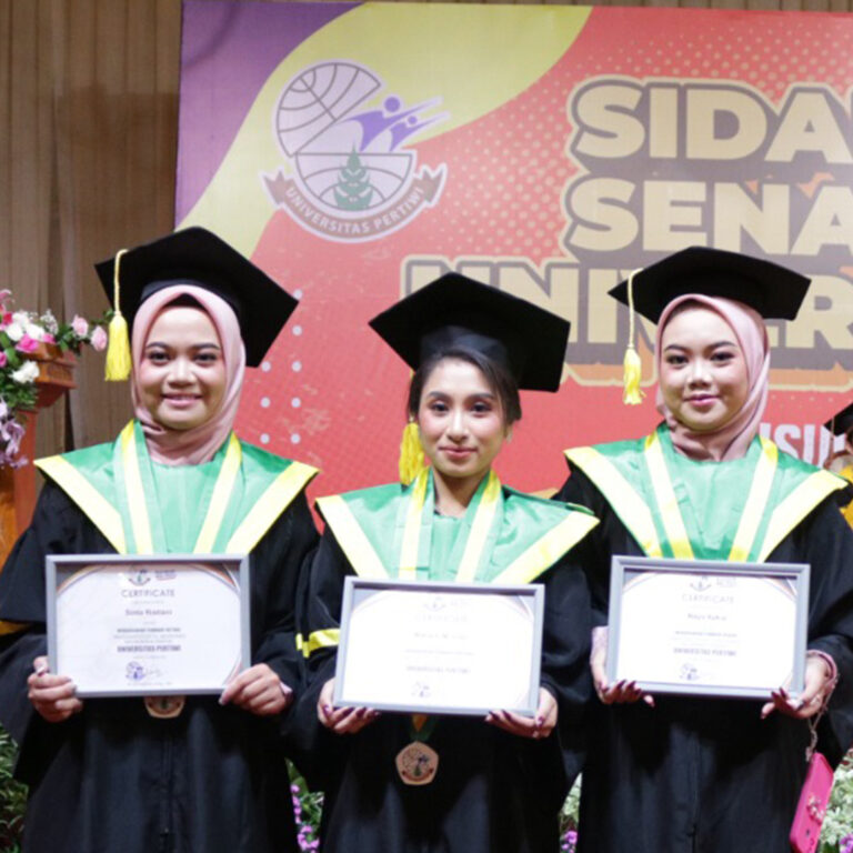 Mengapresiasi Lulusan Terbaik Program Studi S1 Akuntansi Universitas Pertiwi