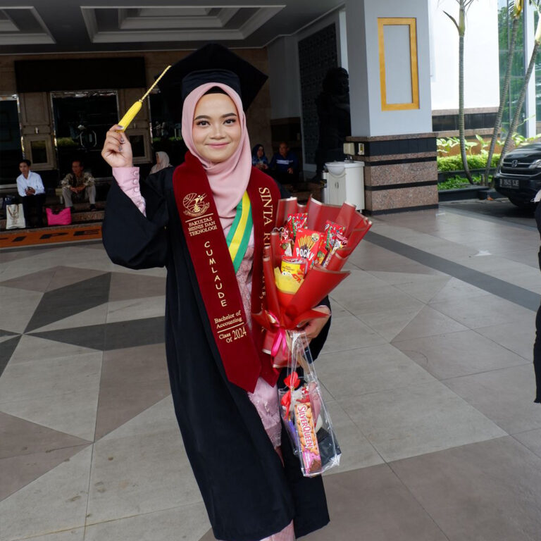 Selamat Wisuda: Awal Perjalanan Baru Kita