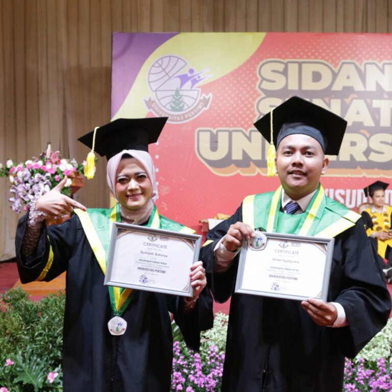Lulusan Terbaik S1 Manajemen Universitas Pertiwi Pada Wisuda ke 3