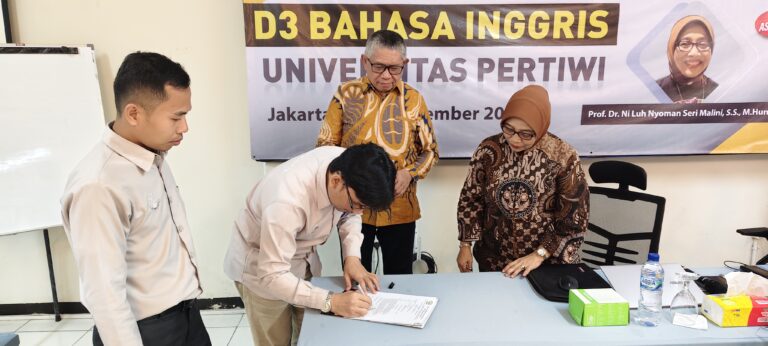 Program Studi D3 Bahasa Inggris dan S1 Sastra Inggris Sukses Raih Peringkat Akreditasi “Baik Sekali”